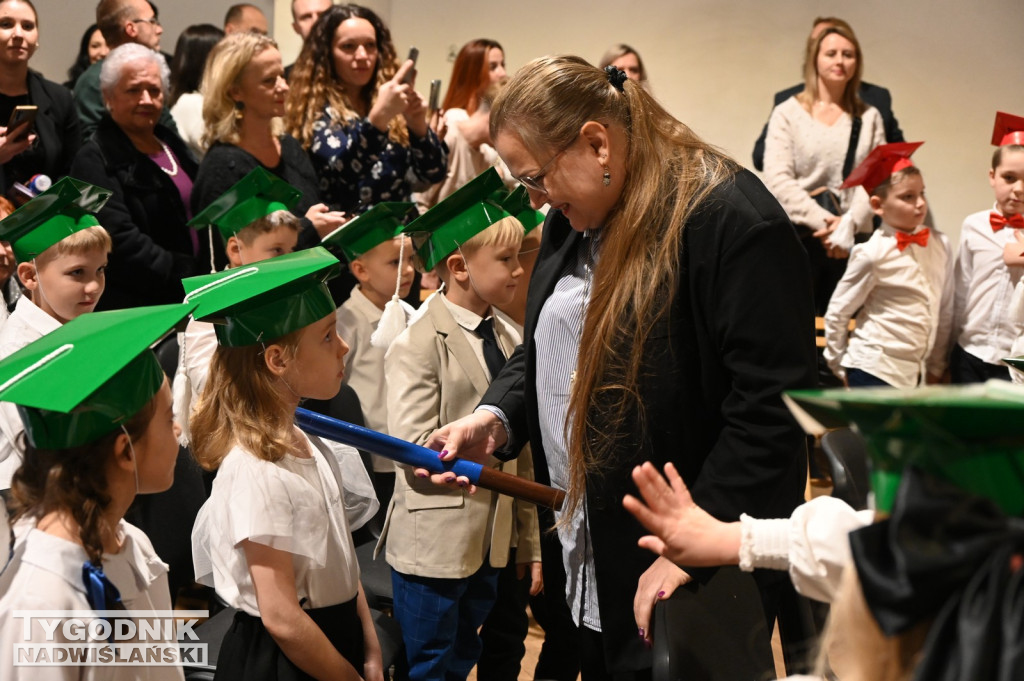 Pasowanie klas pierwszych w SP nr 10 w Tarnobrzegu