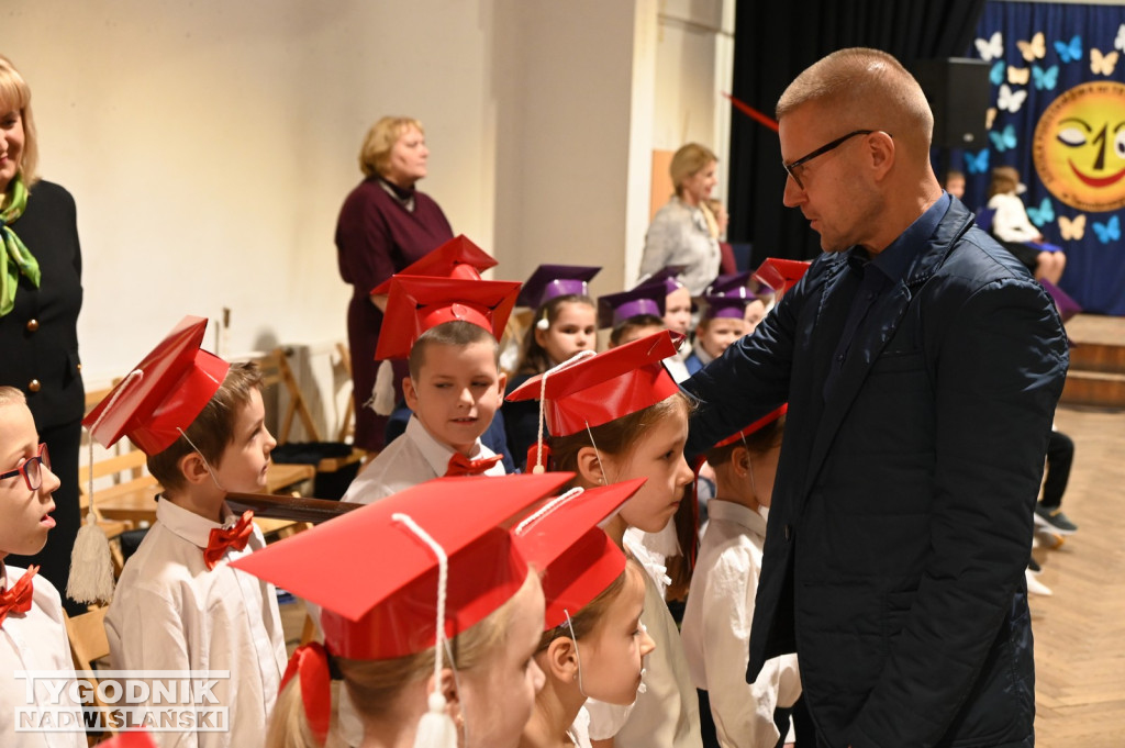 Pasowanie klas pierwszych w SP nr 10 w Tarnobrzegu
