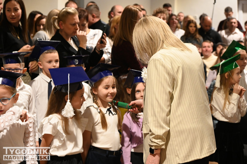 Pasowanie klas pierwszych w SP nr 10 w Tarnobrzegu