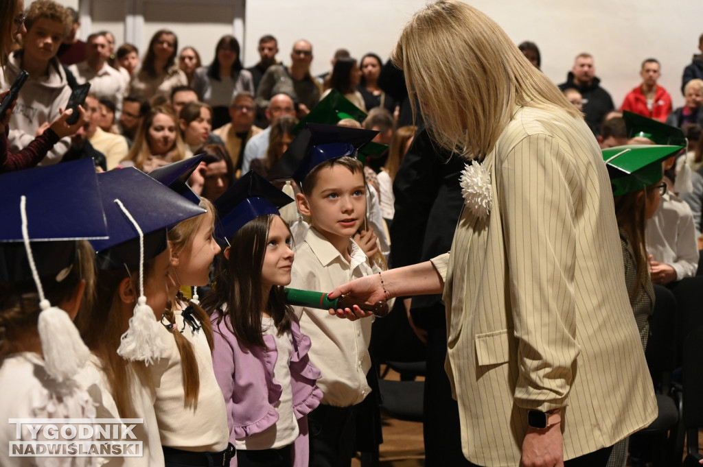 Pasowanie klas pierwszych w SP nr 10 w Tarnobrzegu