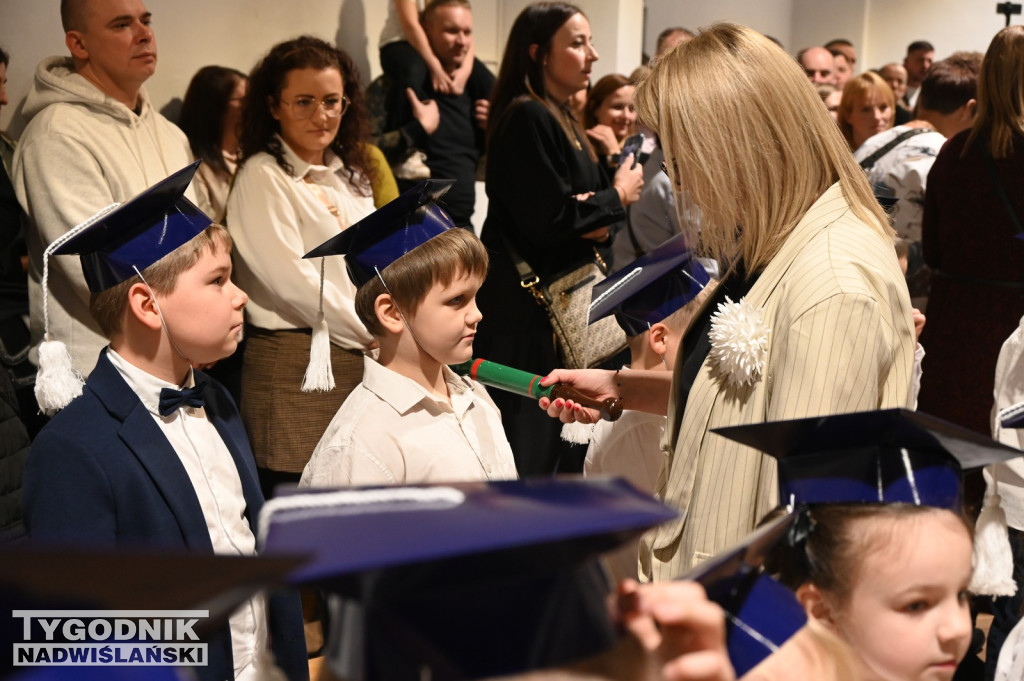 Pasowanie klas pierwszych w SP nr 10 w Tarnobrzegu