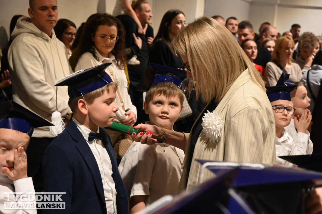 Pasowanie klas pierwszych w SP nr 10 w Tarnobrzegu