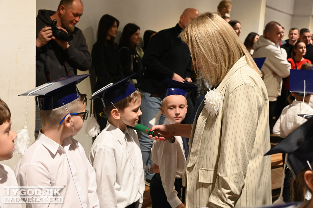 Pasowanie klas pierwszych w SP nr 10 w Tarnobrzegu