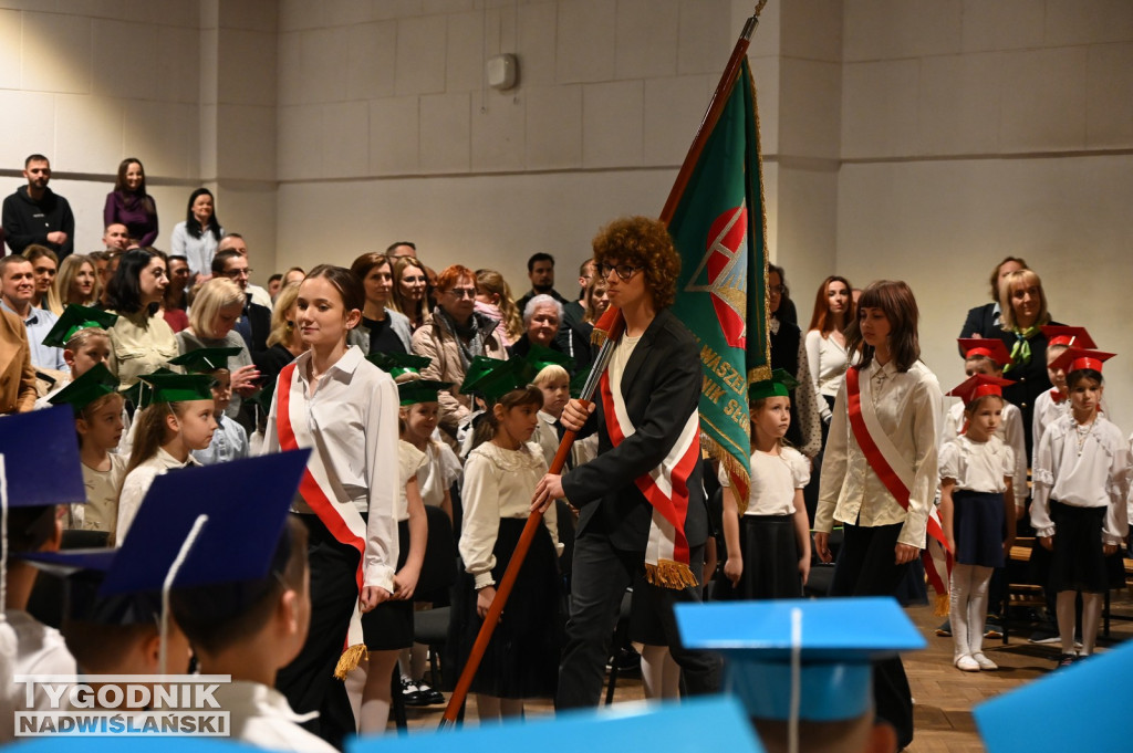 Pasowanie klas pierwszych w SP nr 10 w Tarnobrzegu