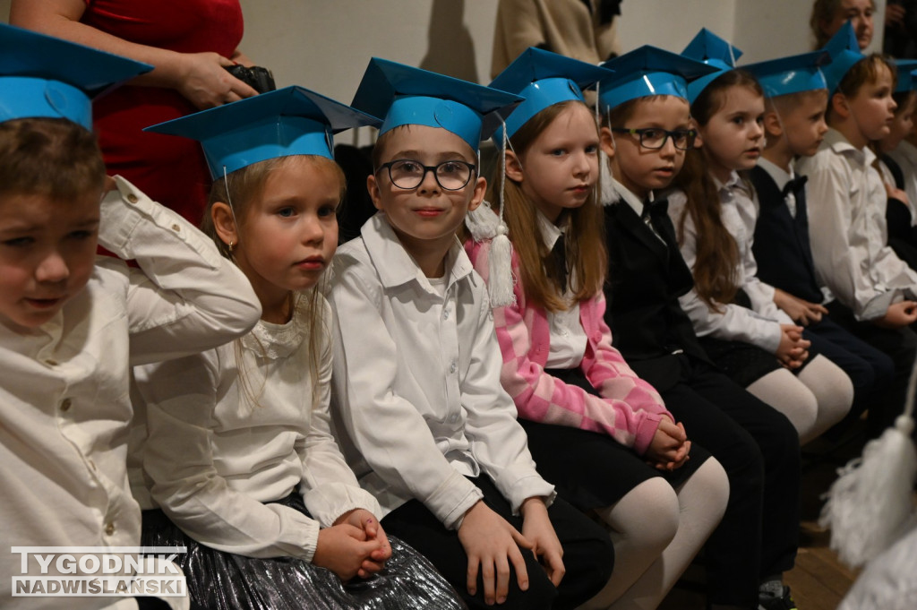 Pasowanie klas pierwszych w SP nr 10 w Tarnobrzegu