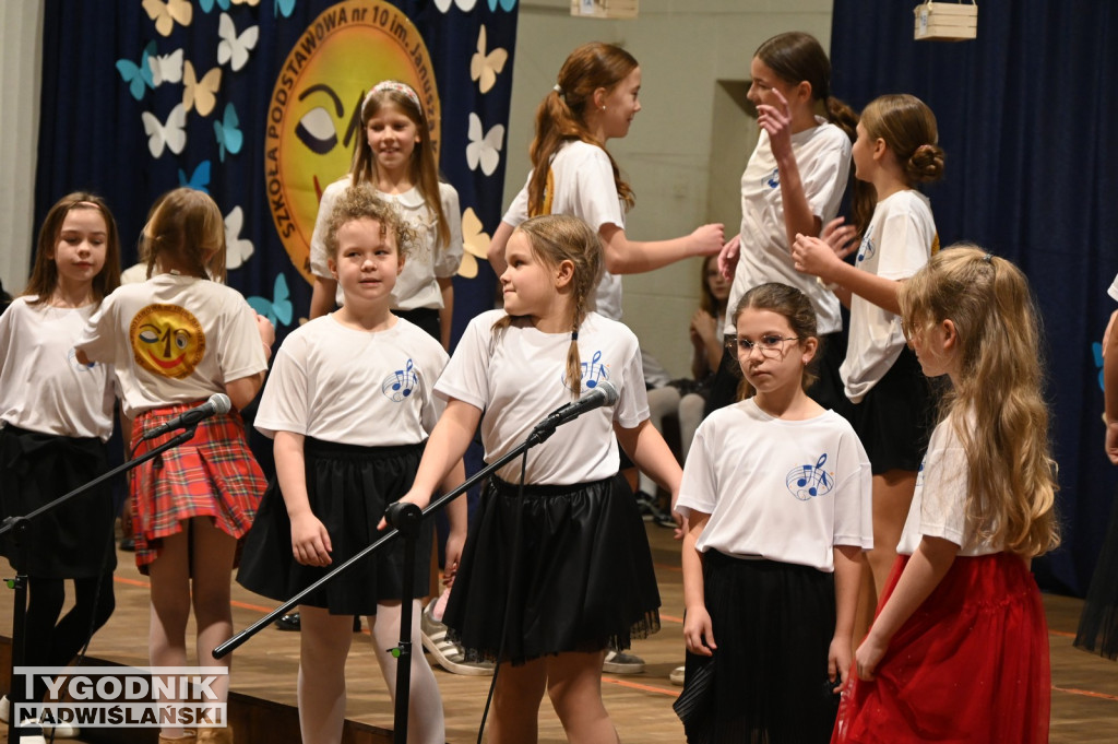 Pasowanie klas pierwszych w SP nr 10 w Tarnobrzegu