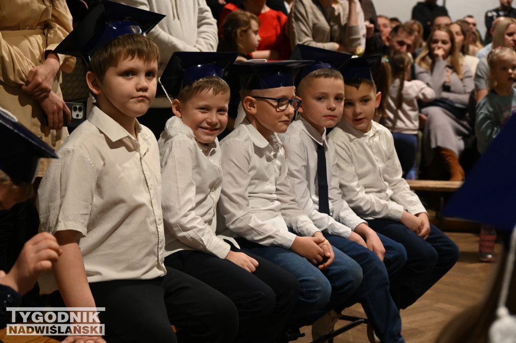 Pasowanie klas pierwszych w SP nr 10 w Tarnobrzegu