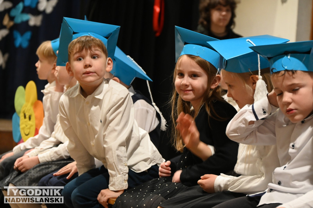 Pasowanie klas pierwszych w SP nr 10 w Tarnobrzegu