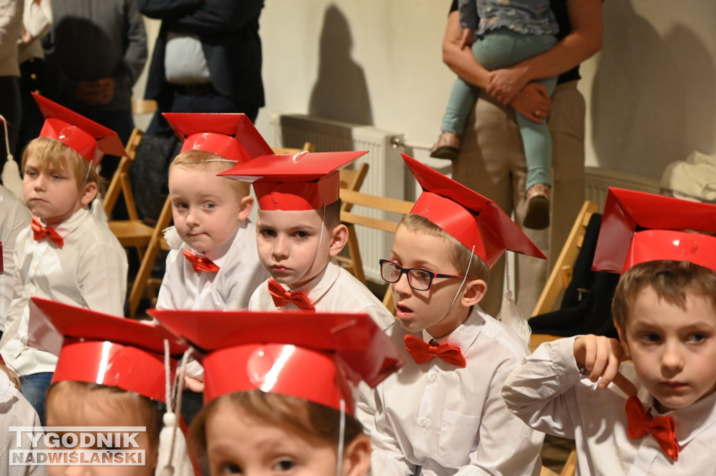 Pasowanie klas pierwszych w SP nr 10 w Tarnobrzegu