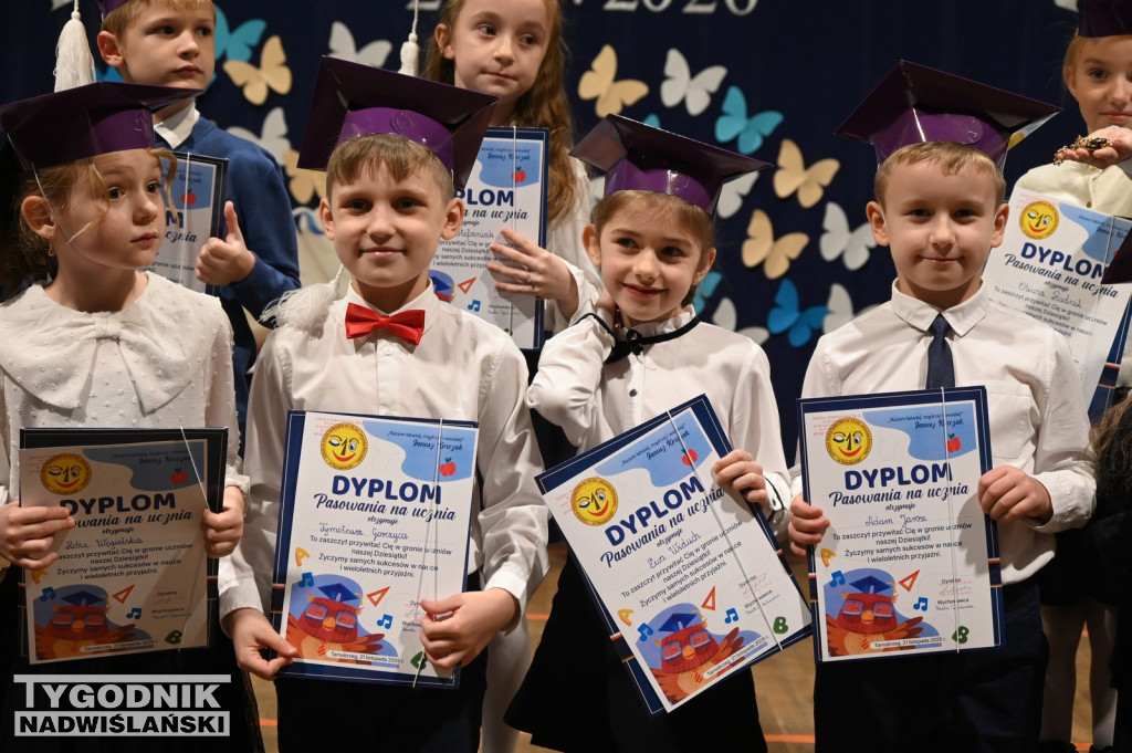 Pasowanie klas pierwszych w SP nr 10 w Tarnobrzegu