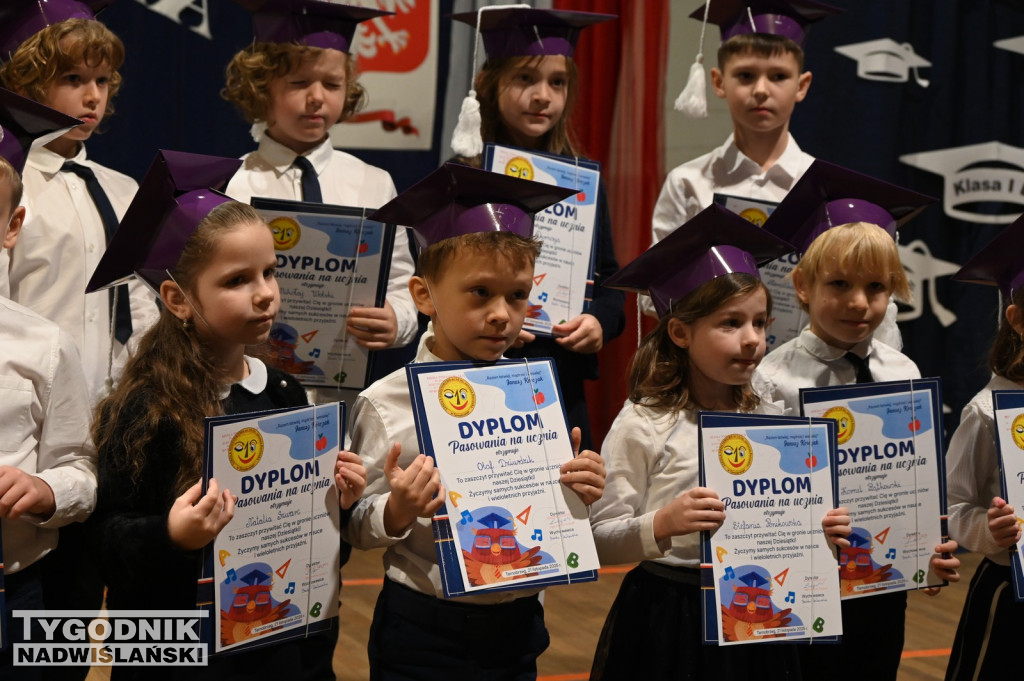 Pasowanie klas pierwszych w SP nr 10 w Tarnobrzegu