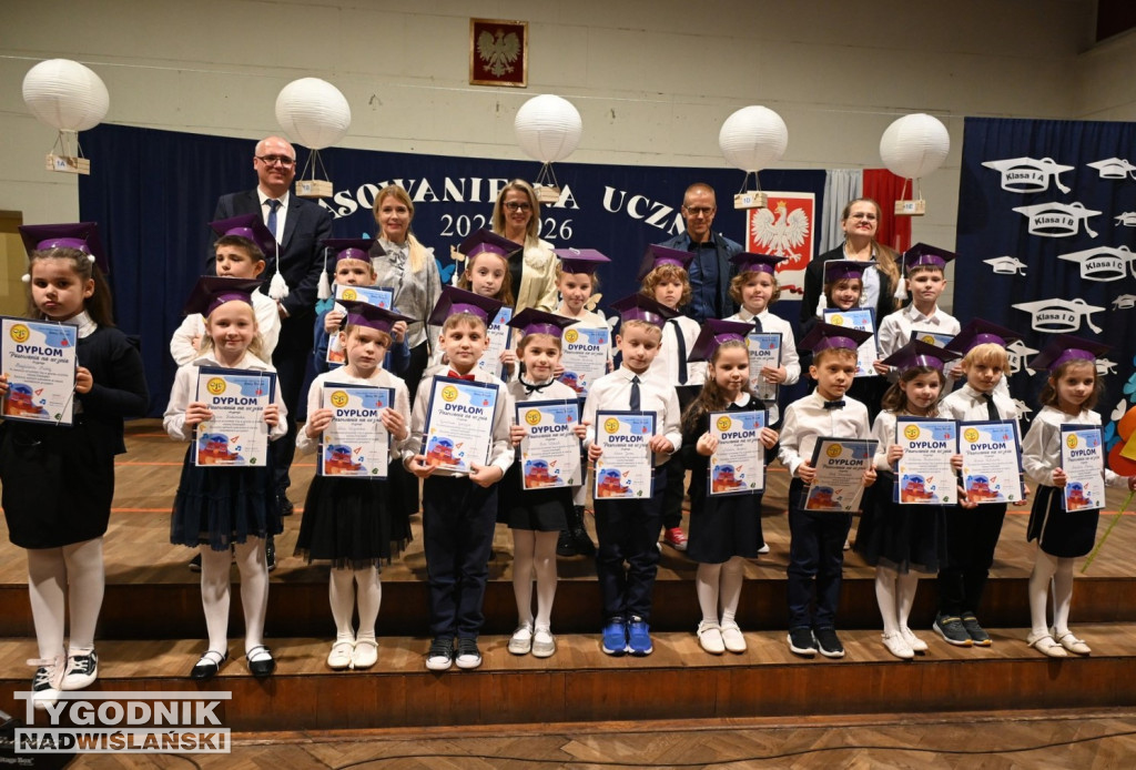 Pasowanie klas pierwszych w SP nr 10 w Tarnobrzegu