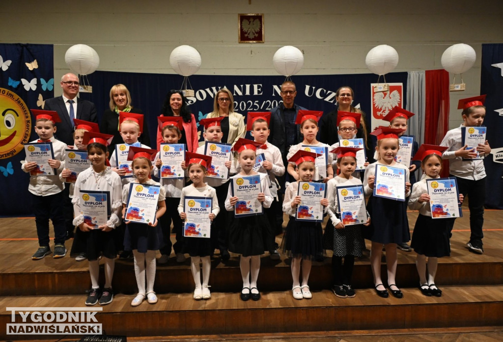 Pasowanie klas pierwszych w SP nr 10 w Tarnobrzegu