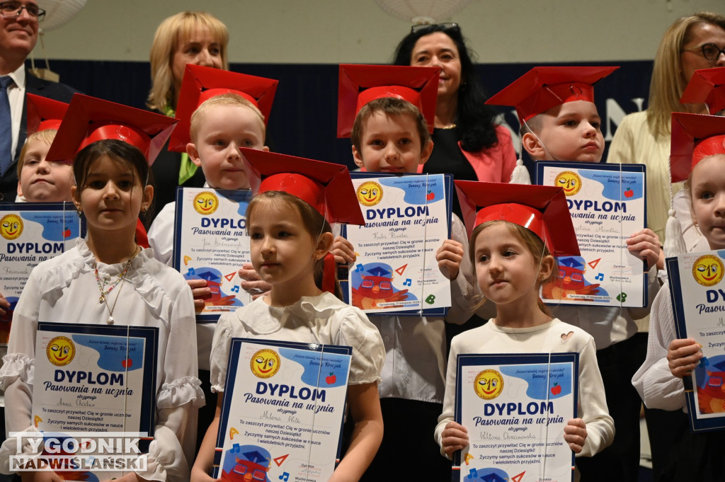 Pasowanie klas pierwszych w SP nr 10 w Tarnobrzegu