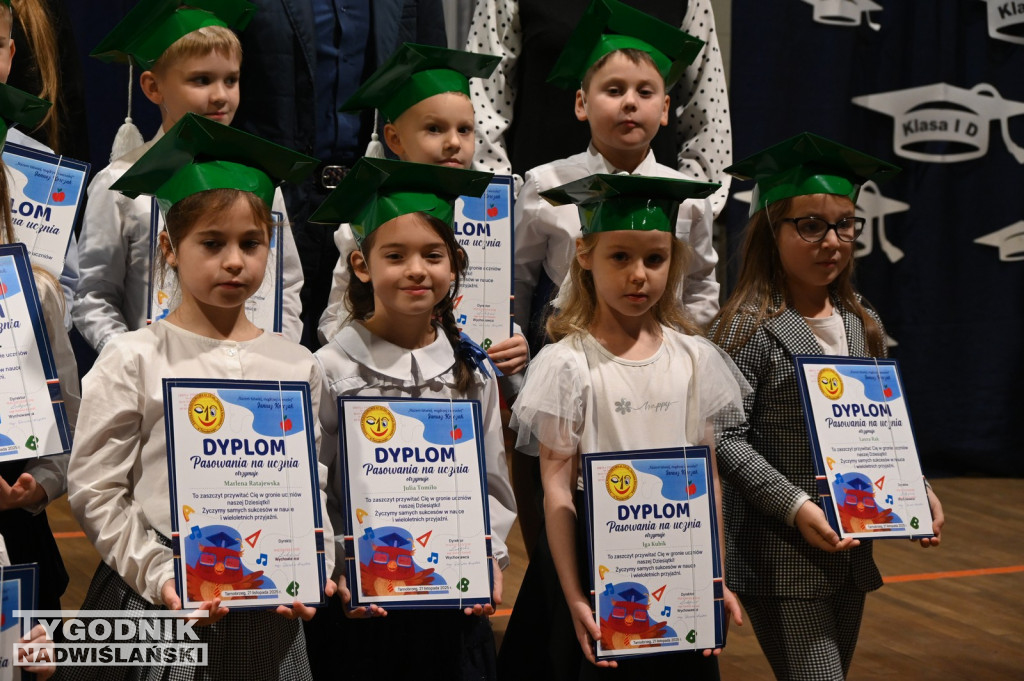 Pasowanie klas pierwszych w SP nr 10 w Tarnobrzegu