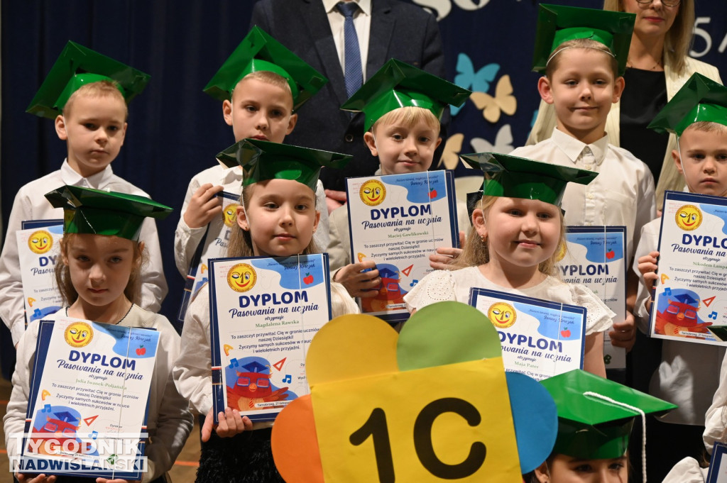 Pasowanie klas pierwszych w SP nr 10 w Tarnobrzegu