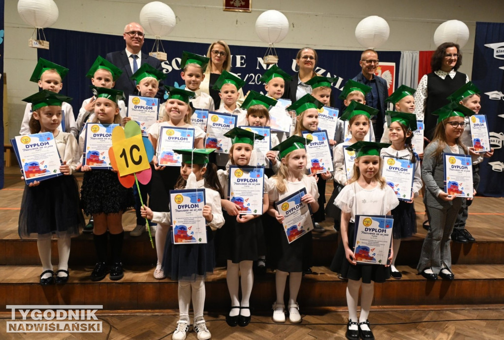 Pasowanie klas pierwszych w SP nr 10 w Tarnobrzegu