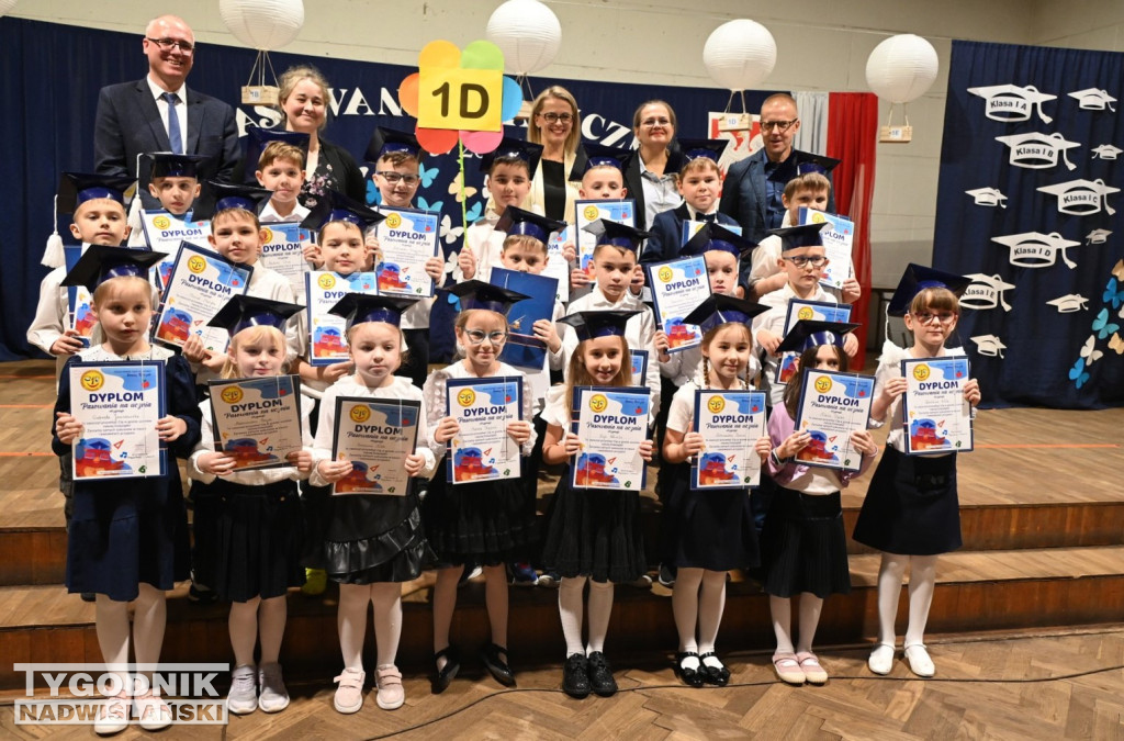 Pasowanie klas pierwszych w SP nr 10 w Tarnobrzegu