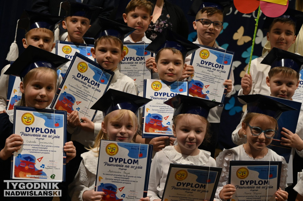 Pasowanie klas pierwszych w SP nr 10 w Tarnobrzegu