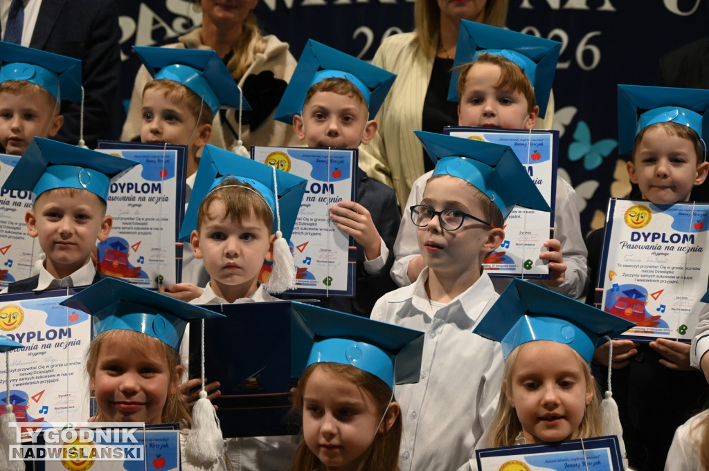 Pasowanie klas pierwszych w SP nr 10 w Tarnobrzegu