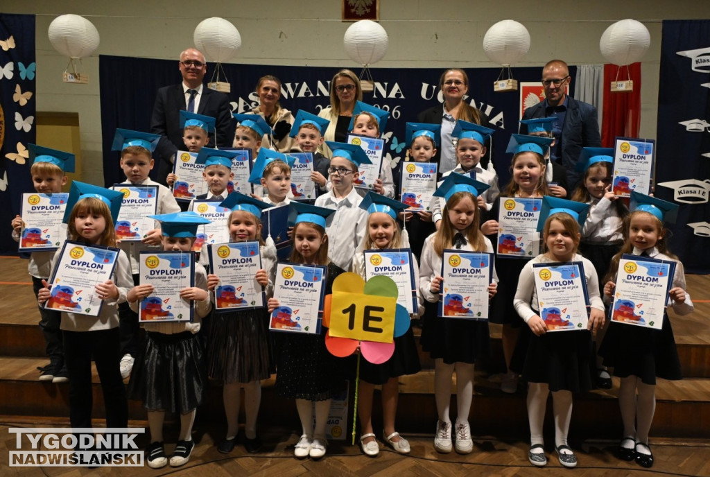 Pasowanie klas pierwszych w SP nr 10 w Tarnobrzegu