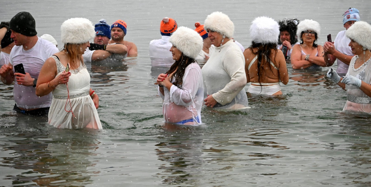 Śnieżne Jezioro Aniołów nad Jeziorem Tarnobrzeskim