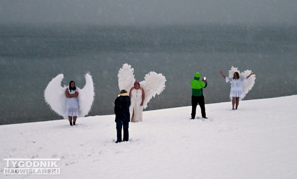 Śnieżne Jezioro Aniołów nad Jeziorem Tarnobrzeskim