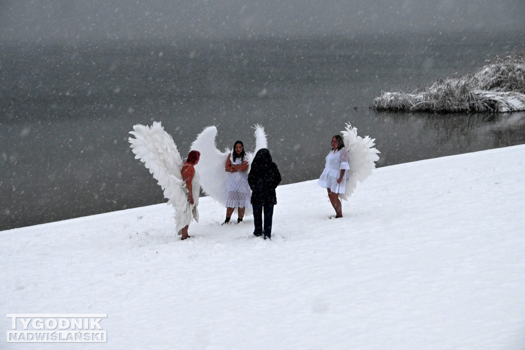 Śnieżne Jezioro Aniołów nad Jeziorem Tarnobrzeskim