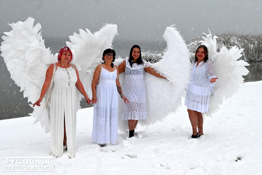 Śnieżne Jezioro Aniołów nad Jeziorem Tarnobrzeskim