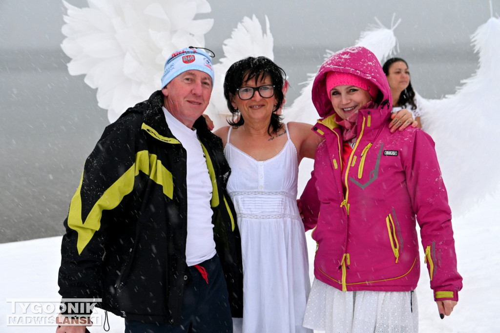 Śnieżne Jezioro Aniołów nad Jeziorem Tarnobrzeskim