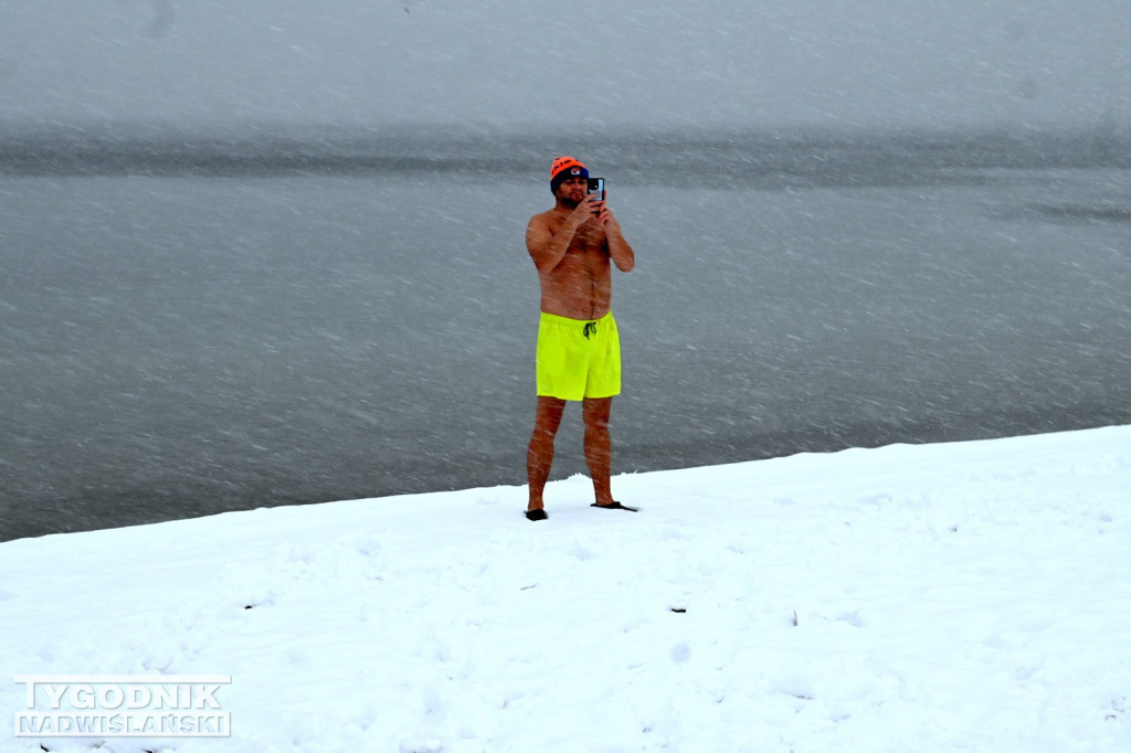 Śnieżne Jezioro Aniołów nad Jeziorem Tarnobrzeskim