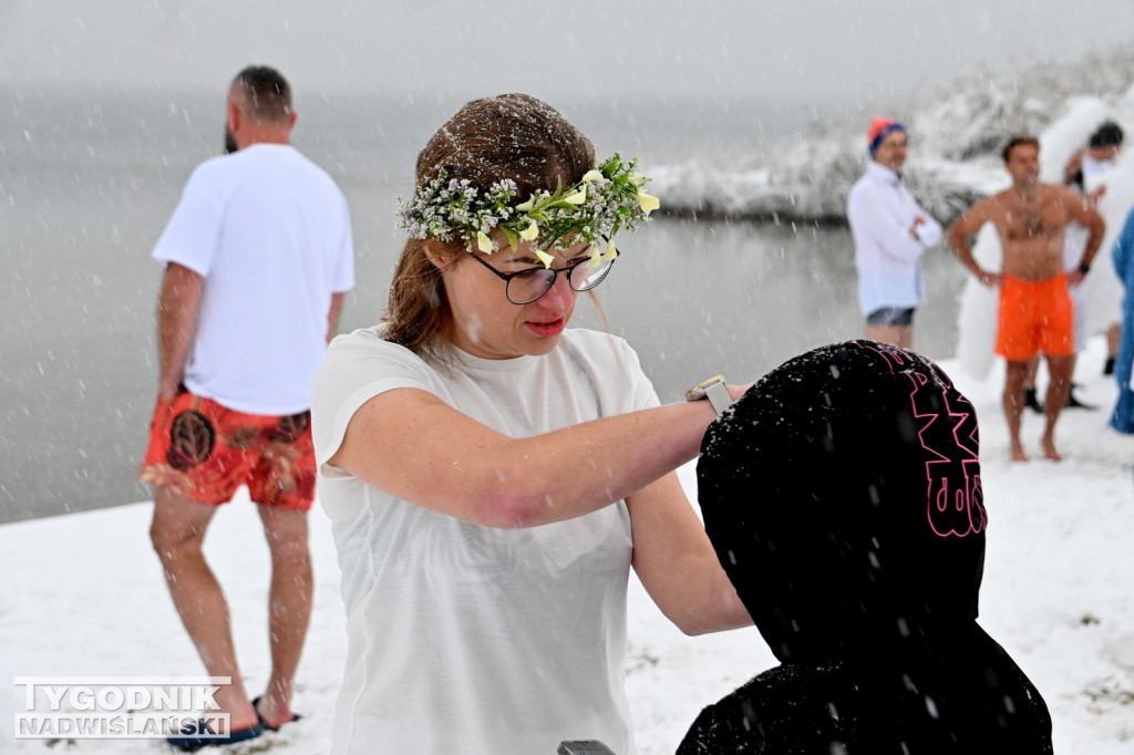 Śnieżne Jezioro Aniołów nad Jeziorem Tarnobrzeskim