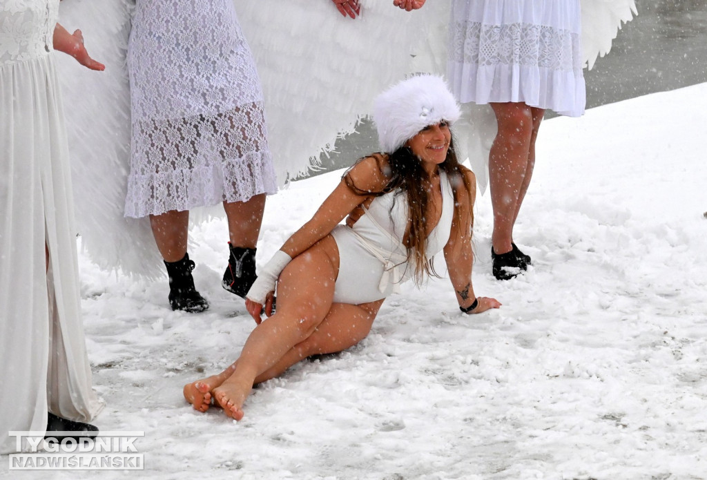 Śnieżne Jezioro Aniołów nad Jeziorem Tarnobrzeskim