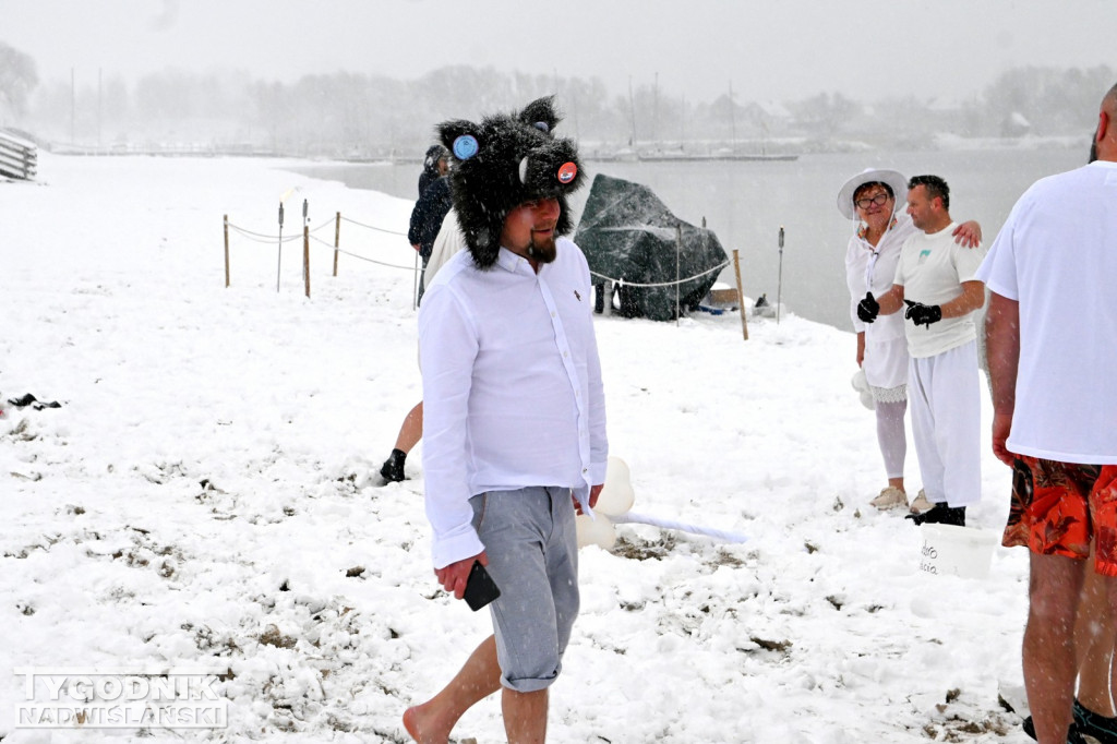 Śnieżne Jezioro Aniołów nad Jeziorem Tarnobrzeskim