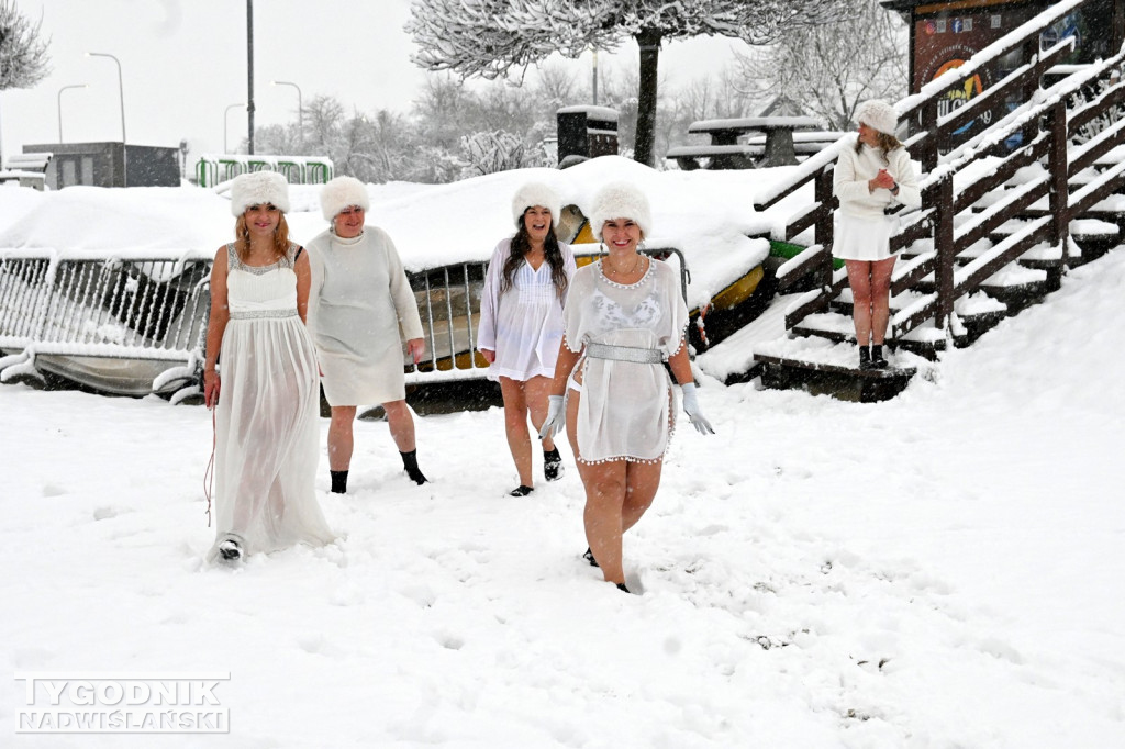 Śnieżne Jezioro Aniołów nad Jeziorem Tarnobrzeskim