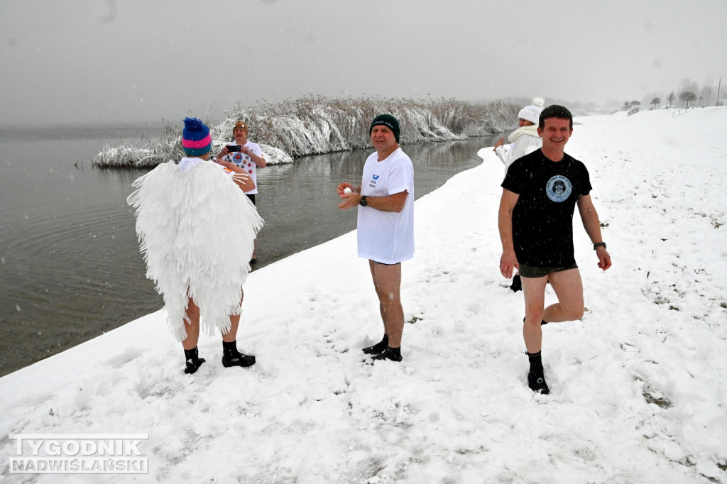 Śnieżne Jezioro Aniołów nad Jeziorem Tarnobrzeskim