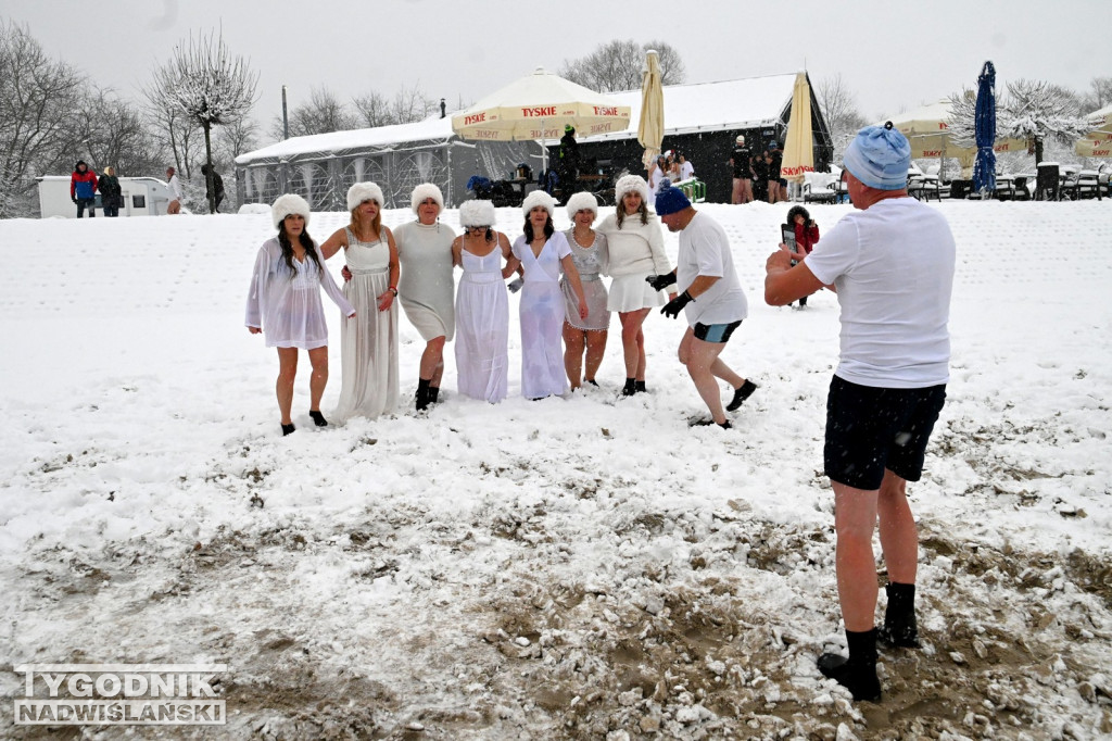 Śnieżne Jezioro Aniołów nad Jeziorem Tarnobrzeskim