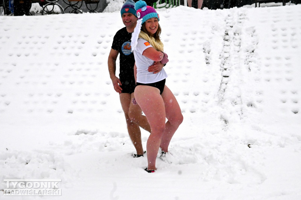 Śnieżne Jezioro Aniołów nad Jeziorem Tarnobrzeskim