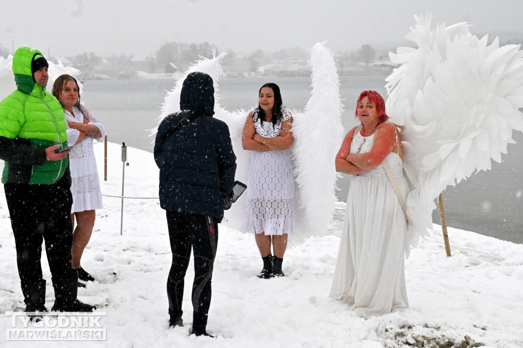 Śnieżne Jezioro Aniołów nad Jeziorem Tarnobrzeskim