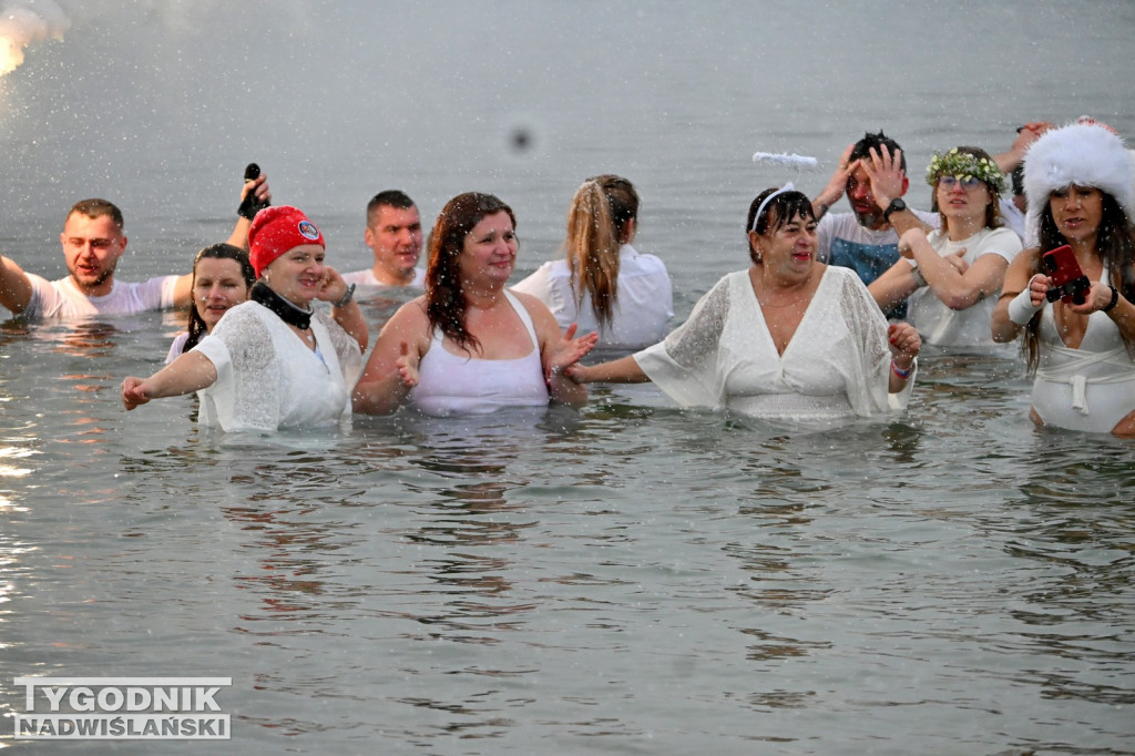 Śnieżne Jezioro Aniołów nad Jeziorem Tarnobrzeskim