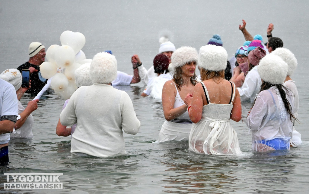 Śnieżne Jezioro Aniołów nad Jeziorem Tarnobrzeskim