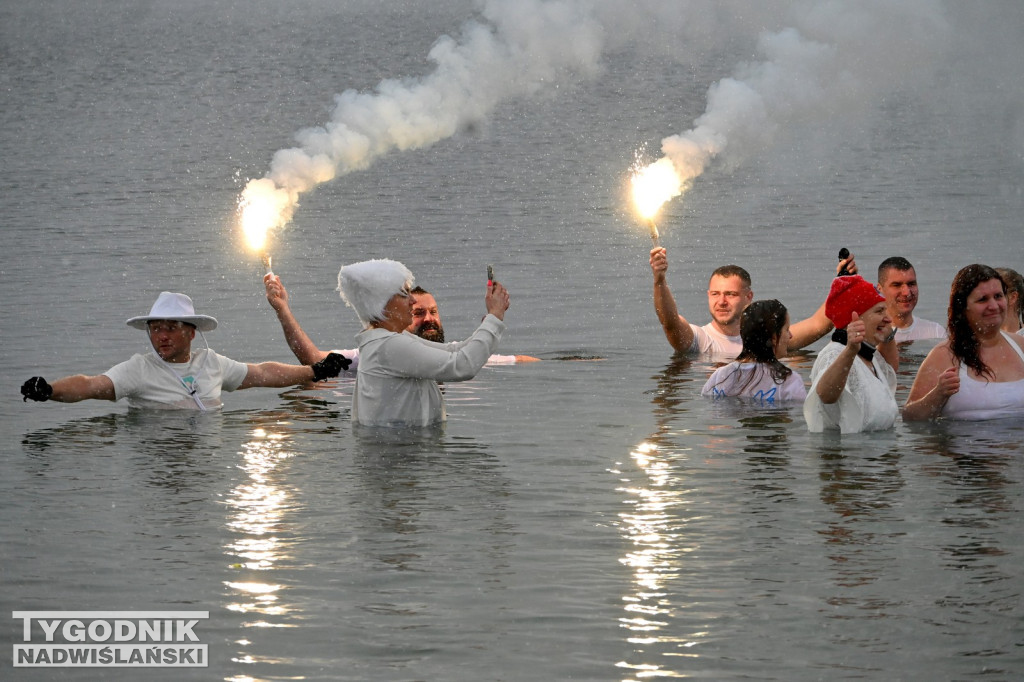 Śnieżne Jezioro Aniołów nad Jeziorem Tarnobrzeskim