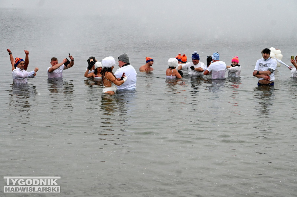 Śnieżne Jezioro Aniołów nad Jeziorem Tarnobrzeskim