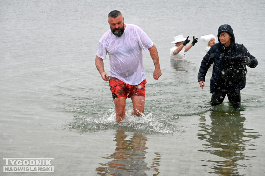 Śnieżne Jezioro Aniołów nad Jeziorem Tarnobrzeskim