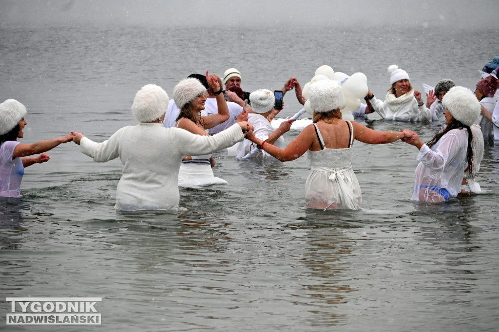 Śnieżne Jezioro Aniołów nad Jeziorem Tarnobrzeskim