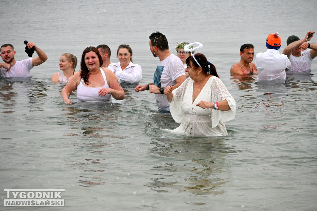 Śnieżne Jezioro Aniołów nad Jeziorem Tarnobrzeskim
