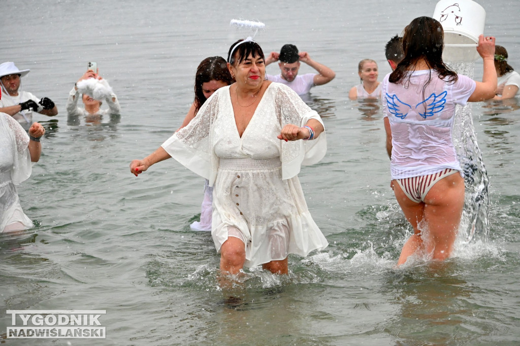 Śnieżne Jezioro Aniołów nad Jeziorem Tarnobrzeskim