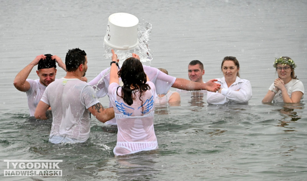 Śnieżne Jezioro Aniołów nad Jeziorem Tarnobrzeskim