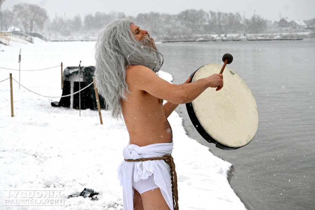 Śnieżne Jezioro Aniołów nad Jeziorem Tarnobrzeskim