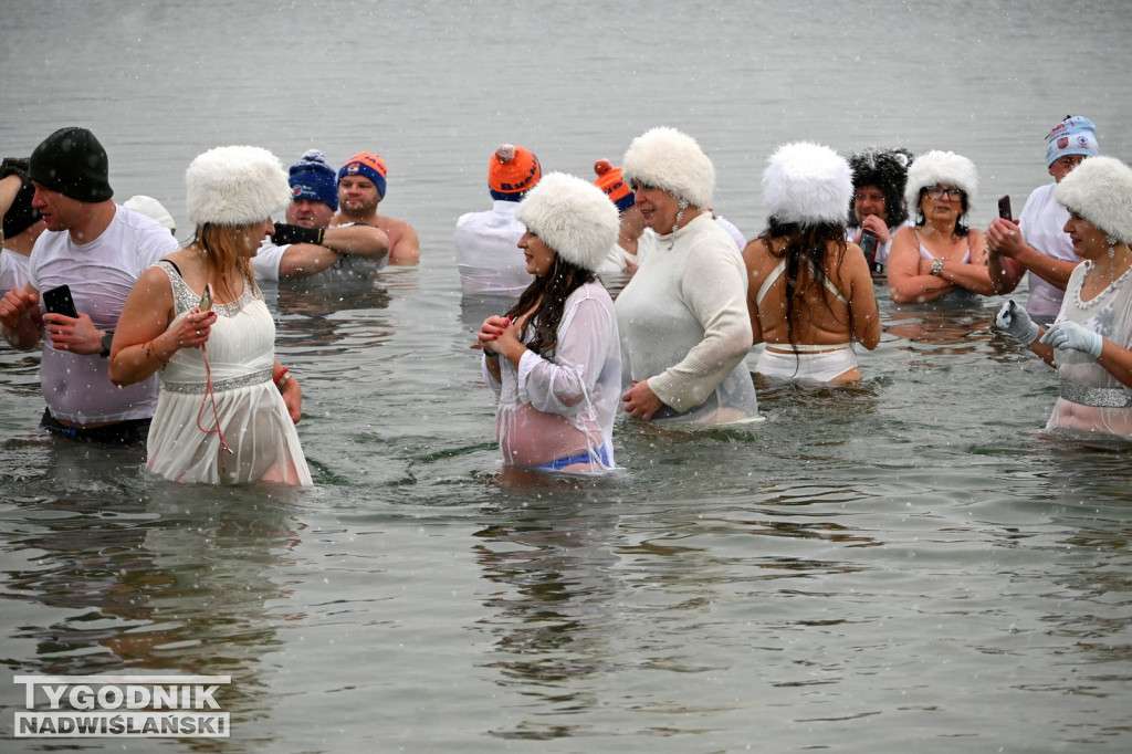 Śnieżne Jezioro Aniołów nad Jeziorem Tarnobrzeskim